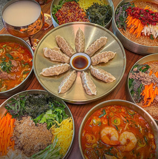 맛과 풍미가 살아있는 한우 육회 비빔밥, 부자면 본점에서 만나보세요.
