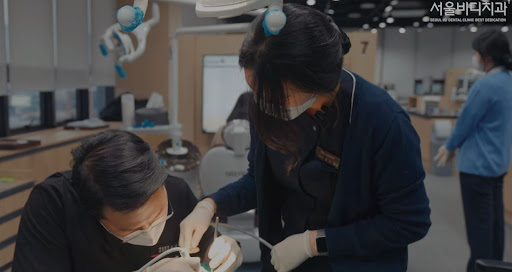 천안 임플란트와 치아교정의 탁월한 전문성으로 유명한 불당본점 서울비디치과의원